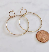 THE DEMI MODERN DOUBLE CIRCLE POST