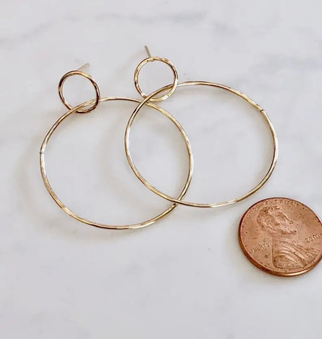 THE DEMI MODERN DOUBLE CIRCLE POST