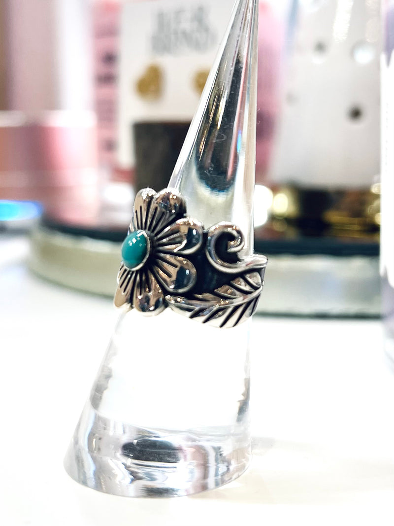 THE ZOE FLOWER RING W/TURQUOISE